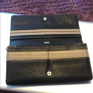 Tumi black and beige wallet